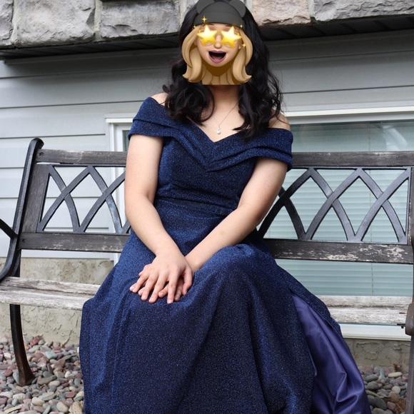 Grad/Prom Dress - Picture 3 of 9